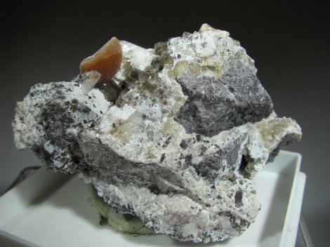 Ferrierite, Heulandite - Monastir, Sardinia, Italy